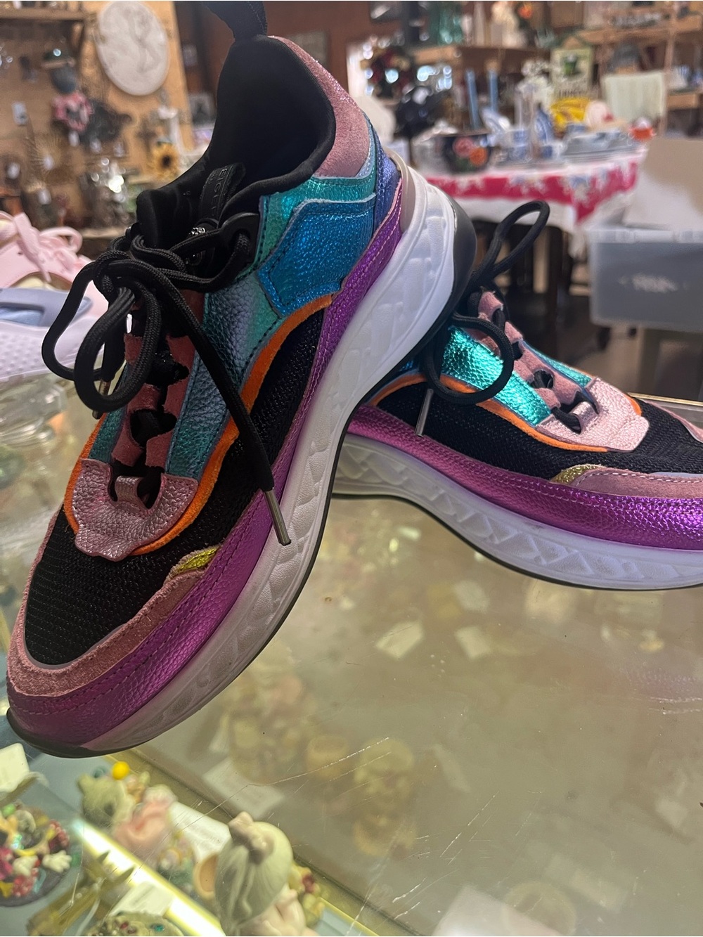 Kurt Geiger Women’s Kensington Sneakers - Vibrant Metallic Accent